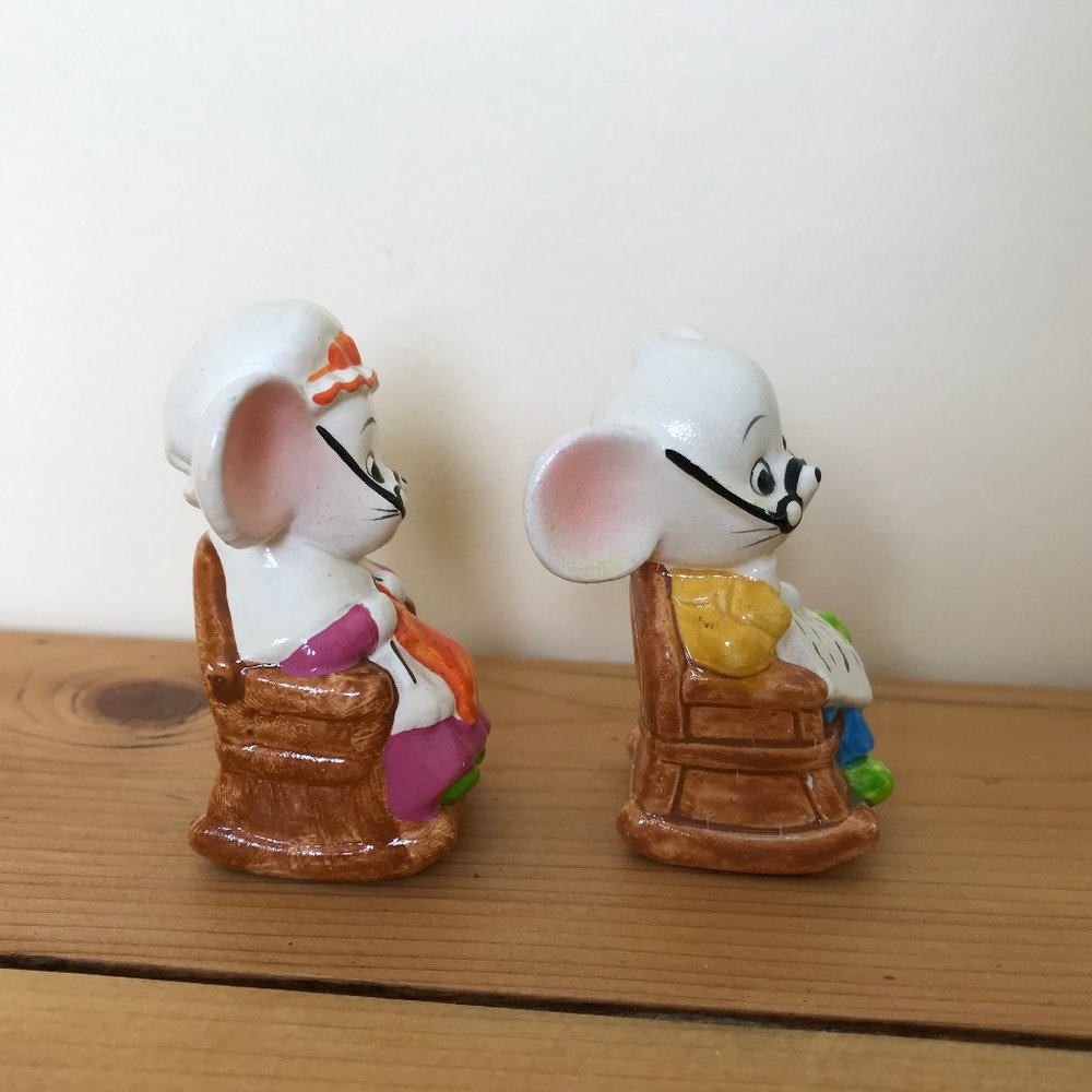 Grandma & Grandpa Mice Rocking Chair Mouse Porcelain Figurines Vintage Korea - Picture 4 of 6